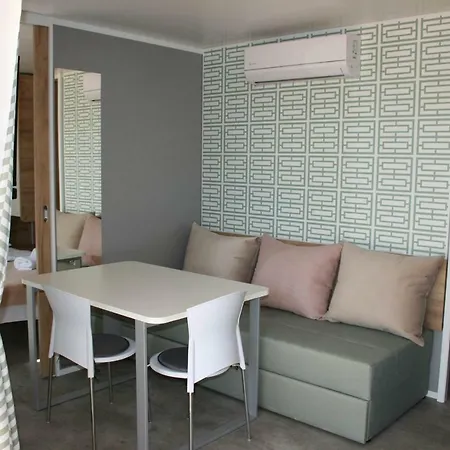 אתר קמפינג Mobile Homes Katinka, Paklenica, Croatia סטאריגרד-פקלניצה